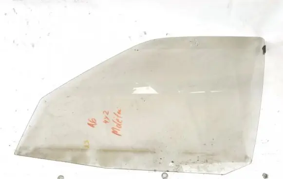 Peugeot 405 Front door window glass four-door
