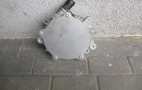 Mercedes-Benz GLA W156 Vacuum pump A2701800901