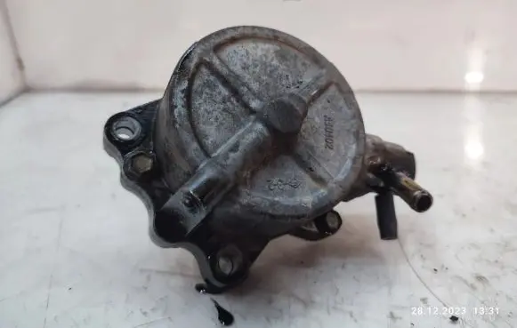 Nissan X-Trail T30 Vacuum pump