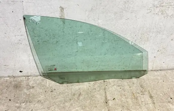 Volvo V70 Front door window glass four-door