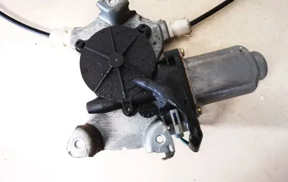 Nissan Primera Front door window regulator motor 400601t3