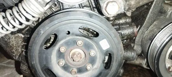 Opel Astra J Crankshaft pulley 55571403 722554909