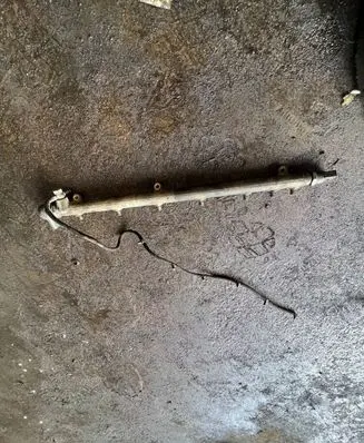 Mercedes-Benz E W211 Fuel main line pipe A6130700195 0445216007