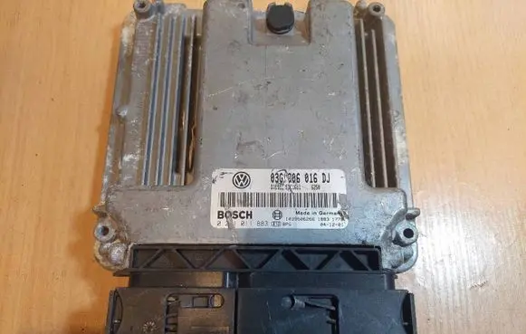 Skoda Octavia Mk2 (1Z) Engine control unit/module ECU 0281011883 03G906016DJ EDC16U1