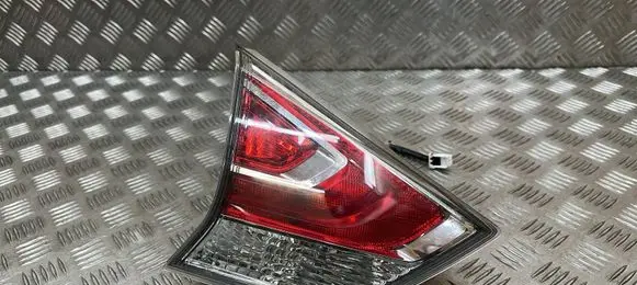 Nissan X-Trail T32 Tailgate rear/tail lights