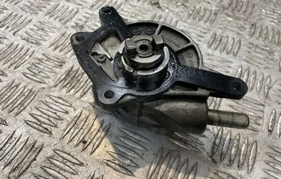 Mercedes-Benz E W211 Vacuum pump A6422300165
