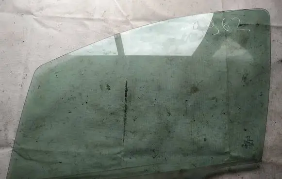 Peugeot 207 Front door window glass four-door as2