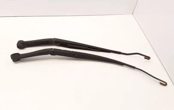 Hyundai Grandeur Front wiper blade arm
