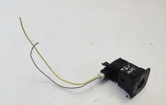 Mitsubishi L200 Passenger airbag on/off switch 
