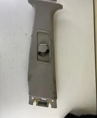 Land Rover Discovery 3 - LR3 (B) pillar trim (top) 631240012 63124001