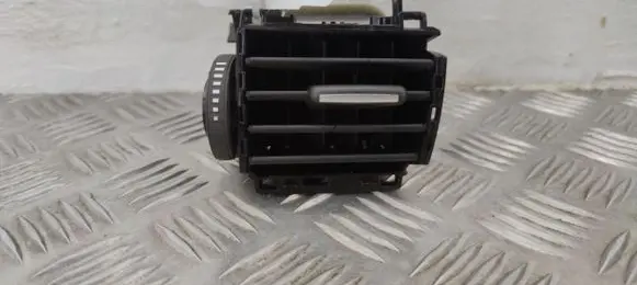Rear air vent grill