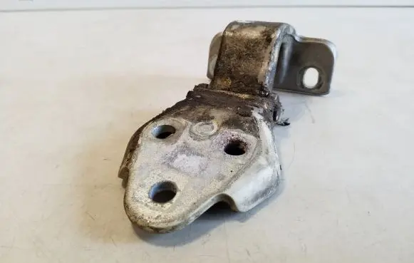 Iveco Daily 5th gen Front door lower hinge 