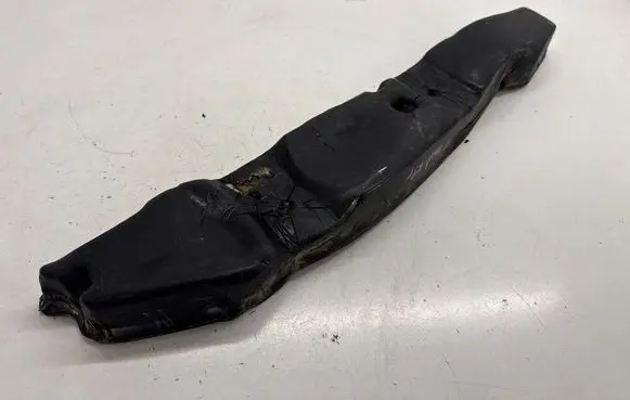 Ford Mustang VI Fender foam support/seal FR3B6316E561A