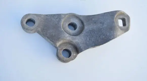 Audi A8 S8 D3 4E Engine mounting bracket 4E0199603S