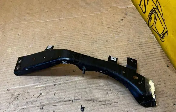 Audi A8 S8 D5 Fender mounting bracket 4N0821135B