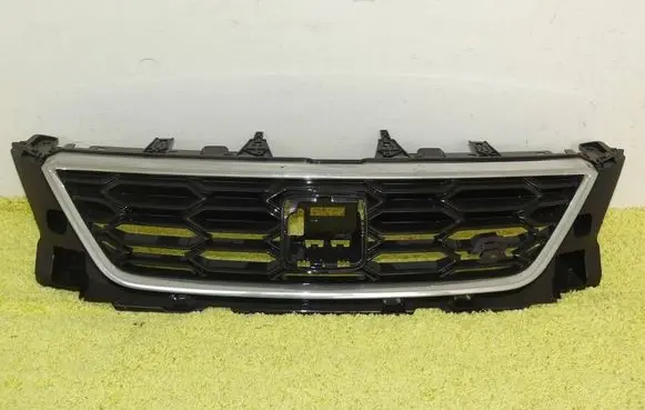Seat Ateca Front bumper upper radiator grill 575853654E