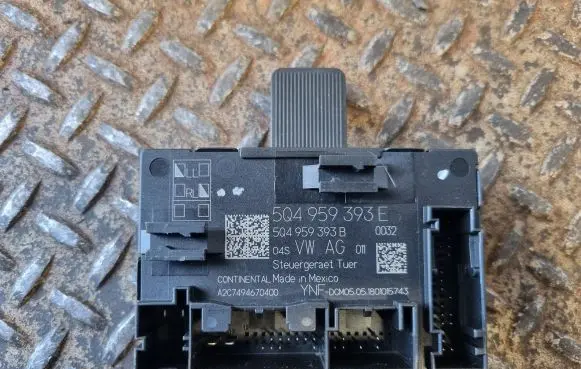 Volkswagen Tiguan Allspace Door control unit/module 5Q4959393E 5Q4959393B