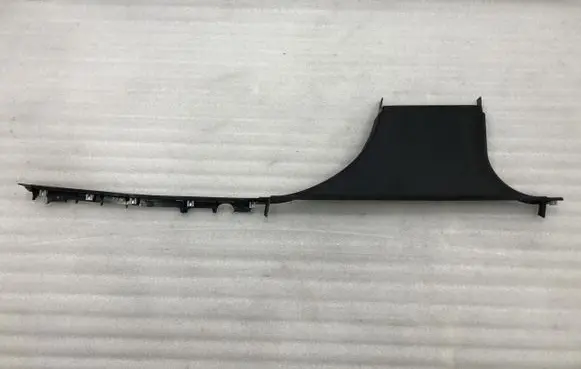 Mercedes-Benz ML W164 (B) pillar trim (bottom)