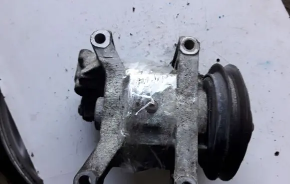 Nissan X-Trail T30 Air conditioning (A/C) compressor (pump)