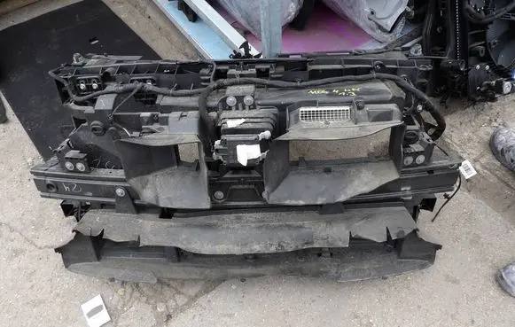 Renault Megane IV Radiator support slam panel