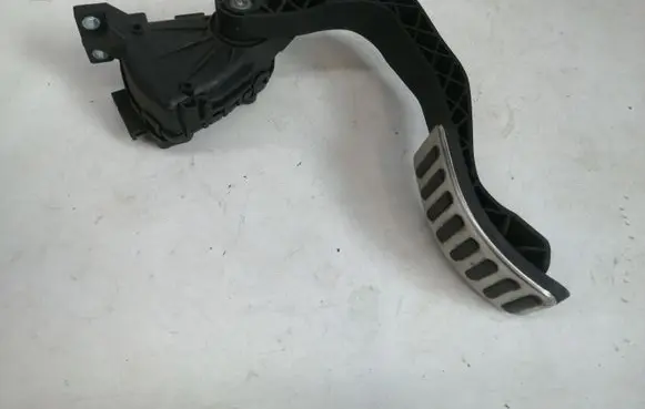 Volkswagen Phaeton Accelerator throttle pedal 3D1721503L