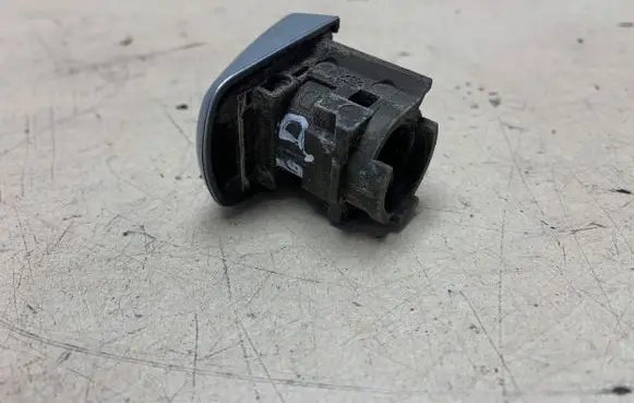 Peugeot 407 Front door lock (next to the handle) 