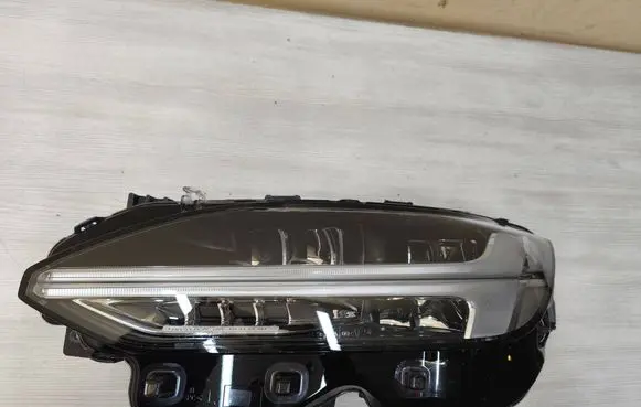 Volvo S90, V90 Headlight/headlamp 31468900