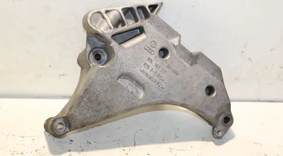 Volkswagen PASSAT B7 Engine mounting bracket 03L199207