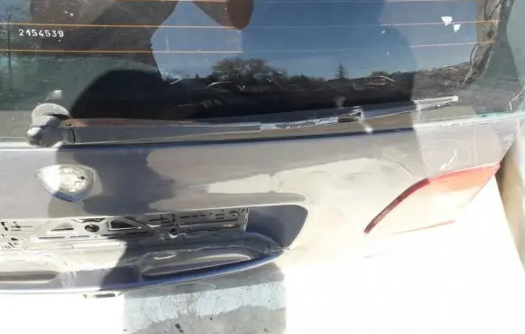 Rear wiper blade arm