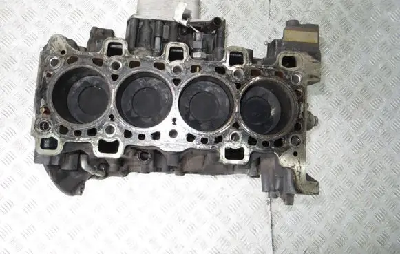 Renault Trafic III (X82) Engine block R9MH415