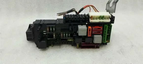 Mercedes-Benz C W204 Fuse box set A2049060105