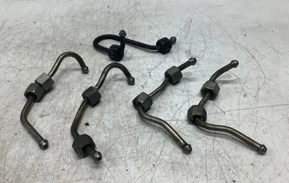 Fuel injector supply line/pipe