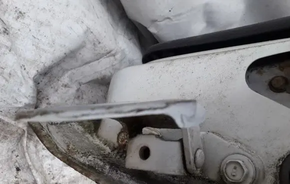 Hyundai Pony Rear door lower hinge