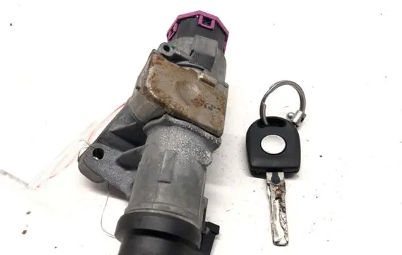 Volkswagen Polo IV 9N3 Ignition lock 4B0905851N