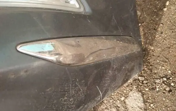 Front bumper splitter molding