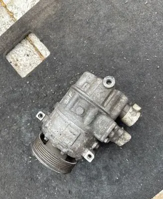 Volkswagen Touran I Air conditioning (A/C) compressor (pump) 