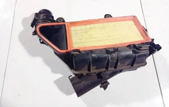 Mazda 2 Air filter box