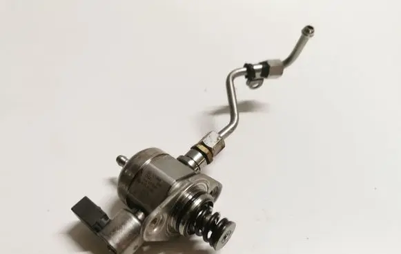 Audi Q5 SQ5 Fuel pressure regulator 06L127A08