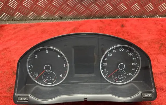 Volkswagen Tiguan Speedometer (instrument cluster) 5N0920883C VD1048210 1473930199