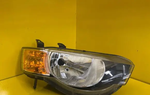 Mitsubishi Colt Headlight/headlamp 8301B180