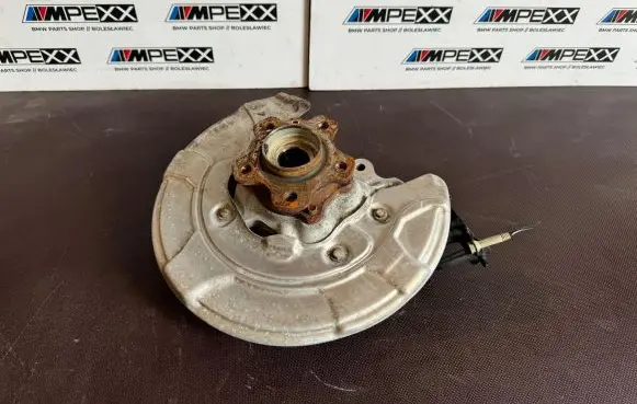 BMW 5 G30 G31 Rear wheel hub 6866333