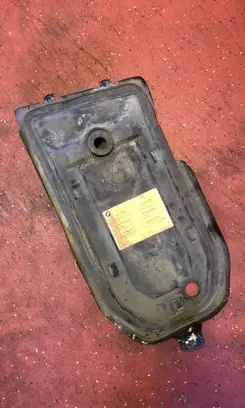 BMW 7 E38 Air filter box cover 8368684