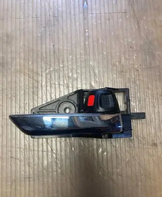 Suzuki SX4 S-Cross Front door interior handle