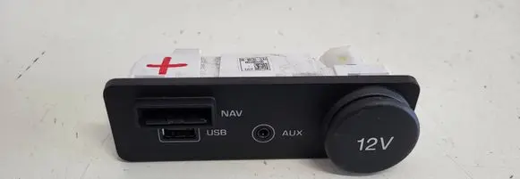 Land Rover Discovery Sport USB socket connector FK7219C166BD