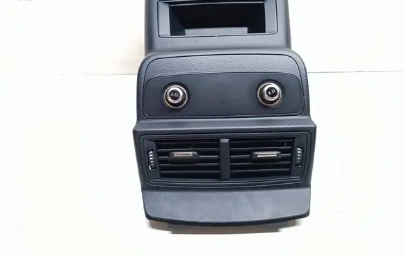 Audi Q7 4M Rear air vent grill 4M0864147A