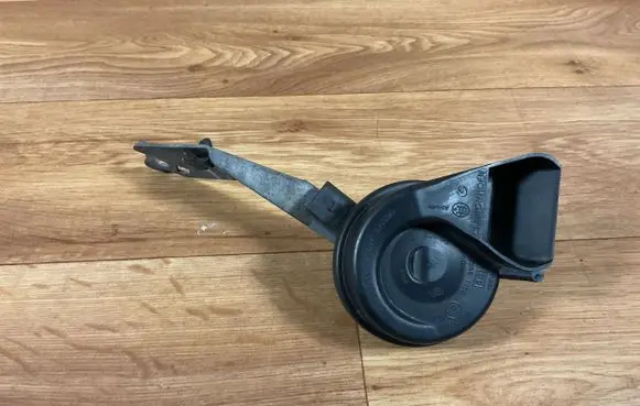 Volkswagen Touareg II Horn signal 7P6951182C
