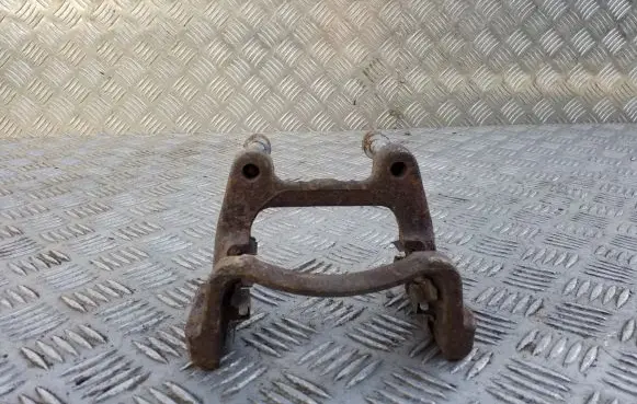 Volkswagen PASSAT B6 Brake caliper pad carrier rear 