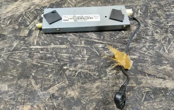Cadillac SRX Aerial antenna amplifier 25757629