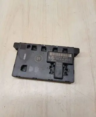 Mercedes-Benz C W203 Door control unit/module 2038201585 351321
