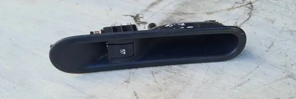Renault Espace IV Electric window control switch 8200337947